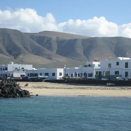 Absolute Beachfront Apartment Famara Room photo